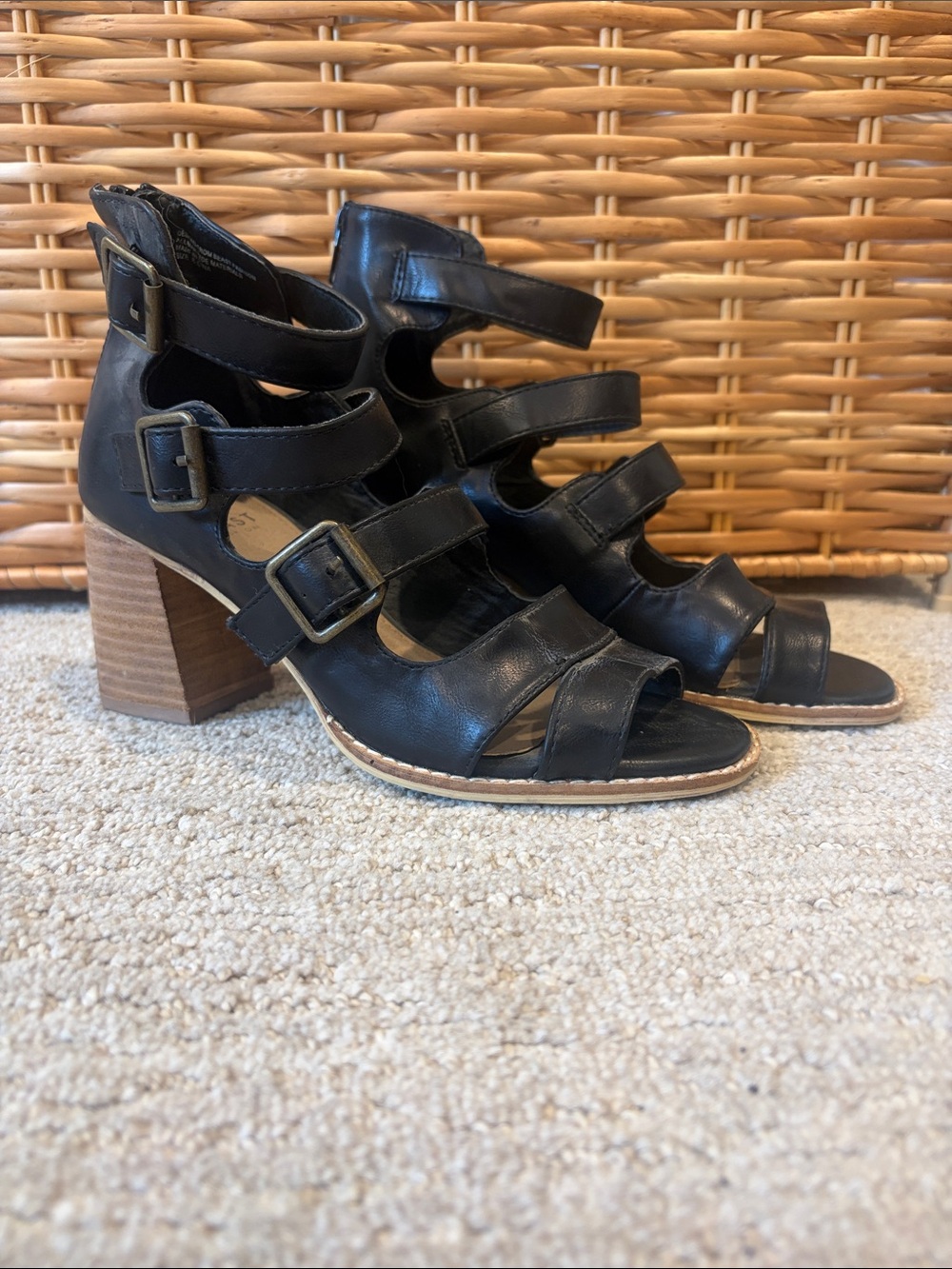 BEAST FASHION Black Multi-Strap Buckle Block Heel Sandals
